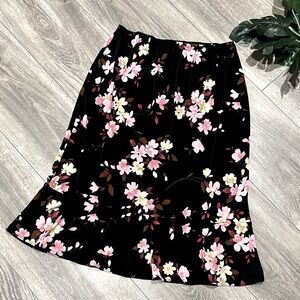 Jaclyn Smith classic Black w/Floral Print Skirt Size s